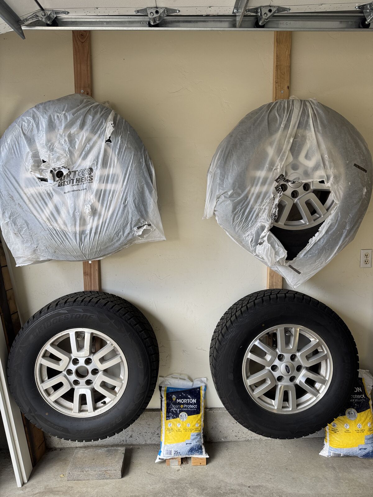 (4) Blizzak 275/65/R18 with Ford Expedition/F150 (6) Lug Rims