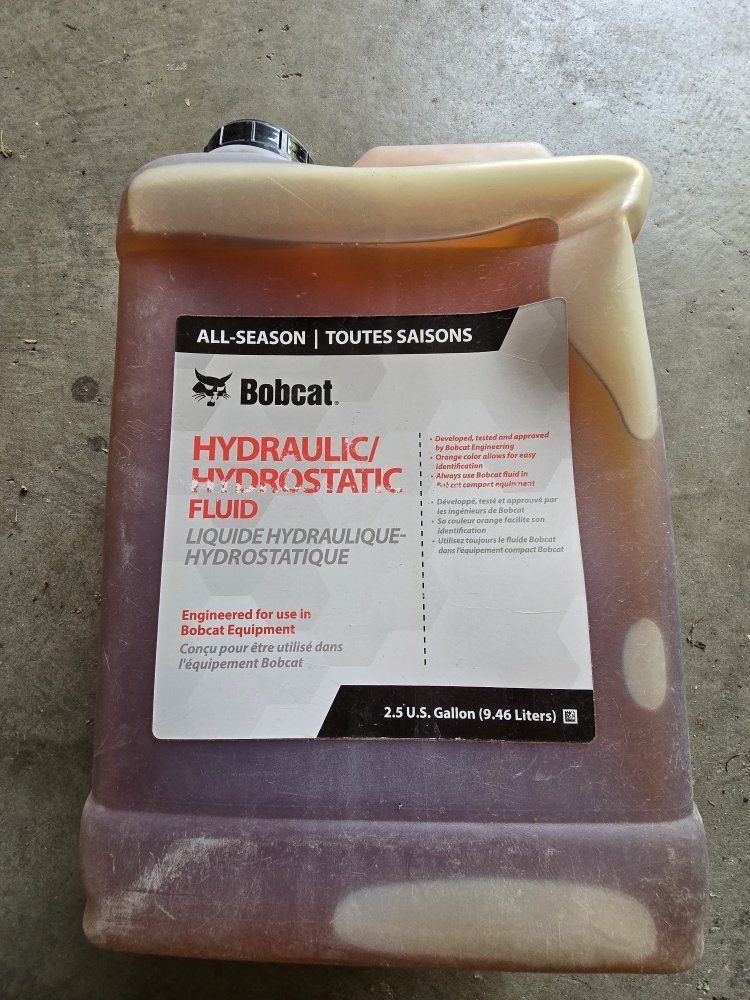 Bobcat All-Season Hydraulic/Hydrostatic Fluid 2.5 Gallons