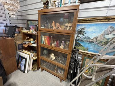 Beautiful vintage barrister lawyers bookcase.. USA made by Hale. Mid Century modern base legs MCM shelves shelving shelf