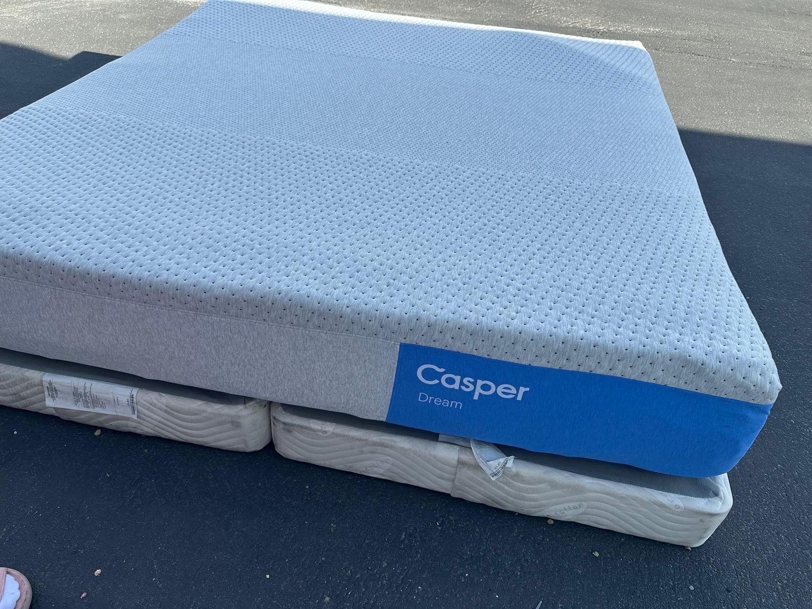 Casper Dream King Size Mattress - Like New- Delivery Available
