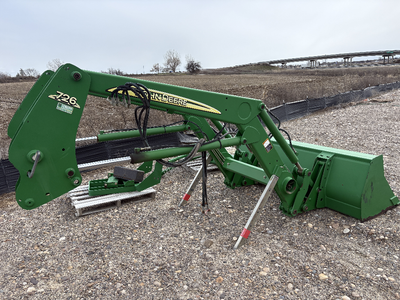 0 John Deere 726