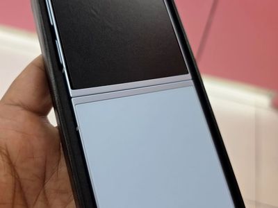 Brand New Samsung galaxy Z flip 6 ( 256 GB ) AT&T, Cricket and Pure Talk