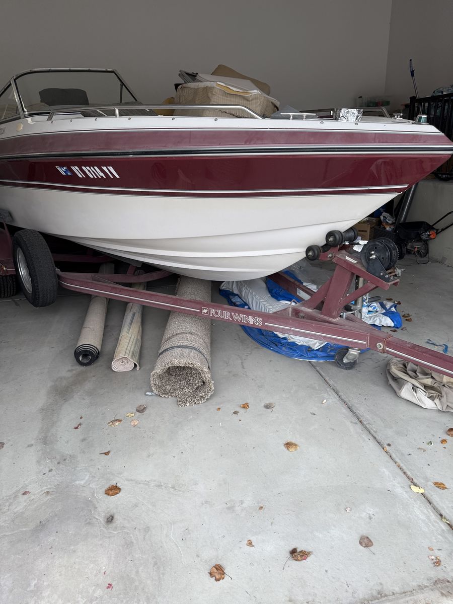 1992 Four Winns 200 Horizon Ski Boat - Maroon/White with Trailer