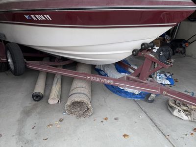 1992 Four Winns 200 Horizon Ski Boat - Maroon/White with Trailer