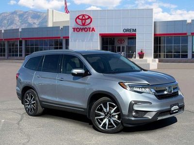 2021 Honda Pilot Touring w/Rear Captain's Chairs