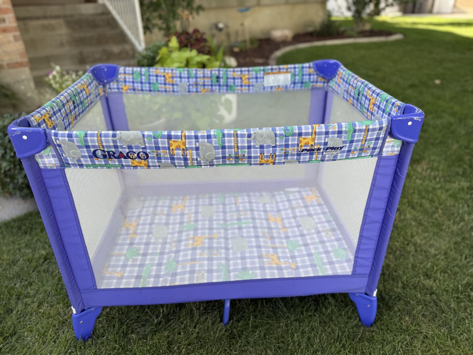 Graco Pack 'n Play Portable Playard Blue Safari Animal Print!