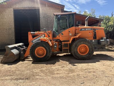 Doosan 200-3 Loader