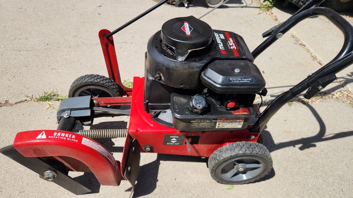 9" Murray grass edger 4-cycle Briggs & stratton just tuned up