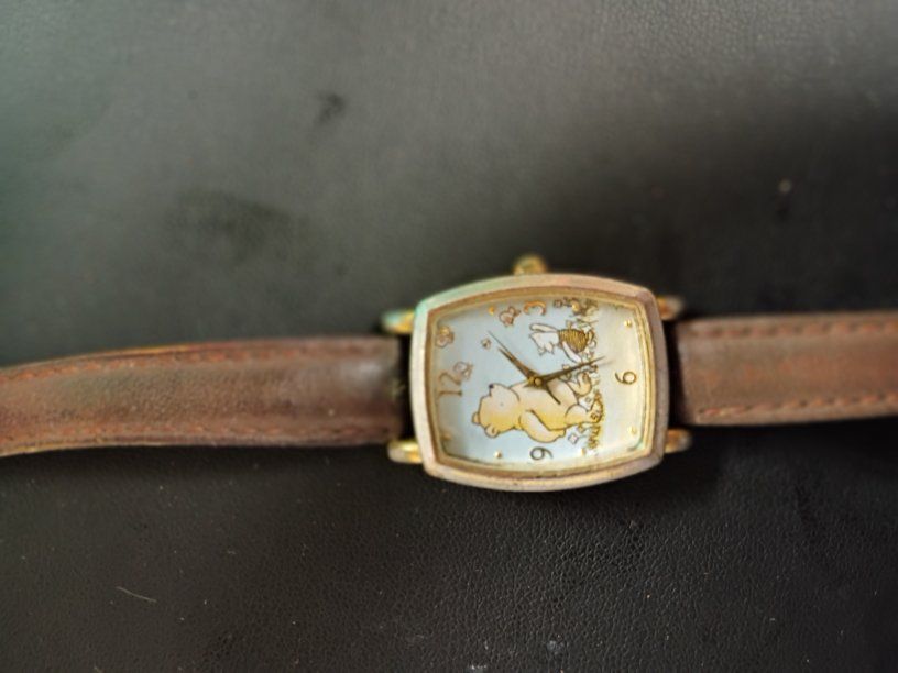 Vintage Disney Winnie the Pooh Watch - Gold Tone Case, Brown Leather Band, Collectible