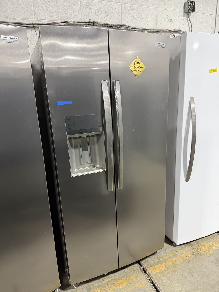 NEW FRIGIDAIRE 33 SIDE BY SIDE FRIDGE 22.3 CF