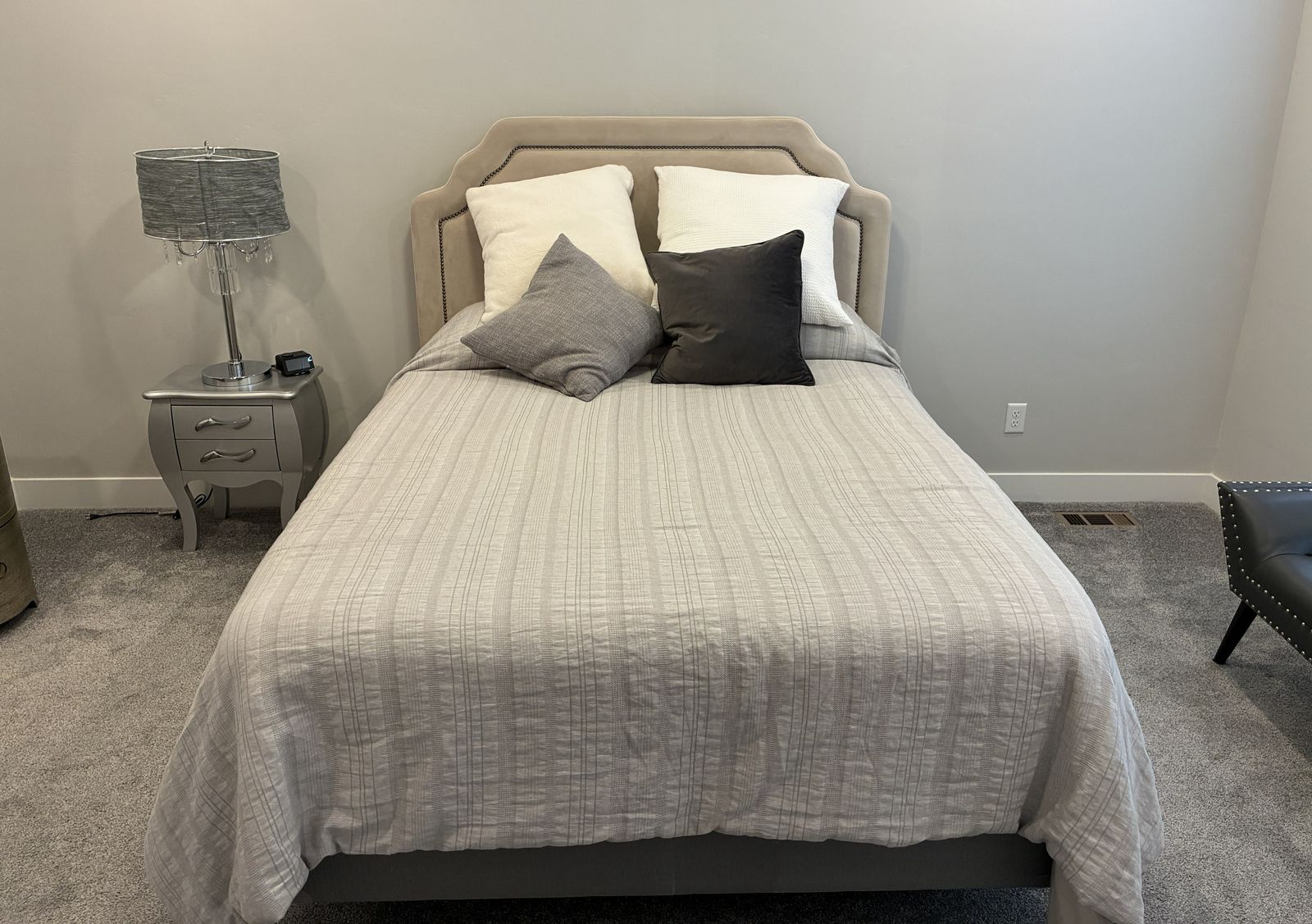 Complete Queen Size Bedroom Furniture Set