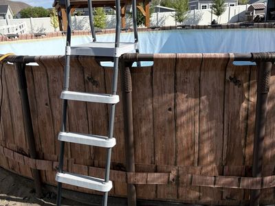 Pool ladder