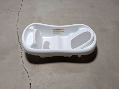 The First Years Sure Comfort Baby Tub