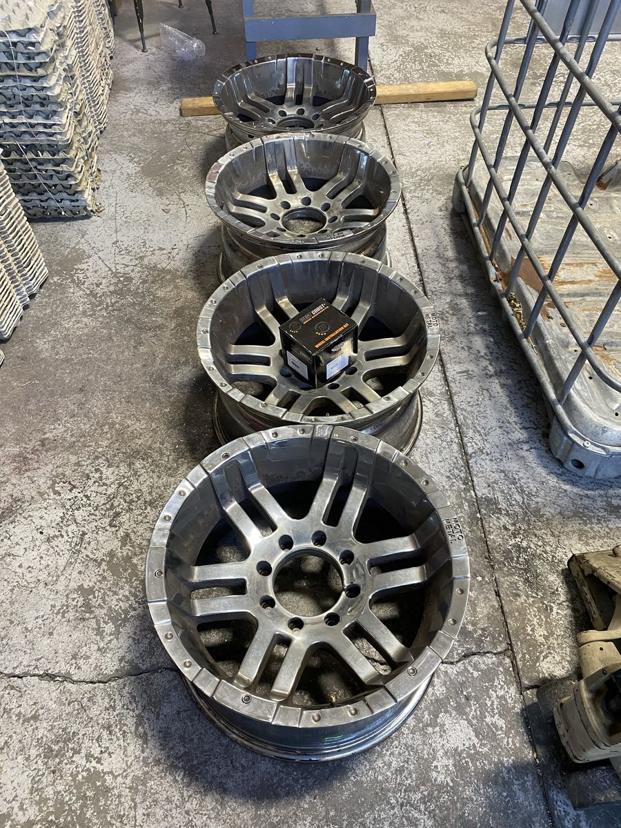 Used Moto Metal chrome F-250 wheels for sale. (4)