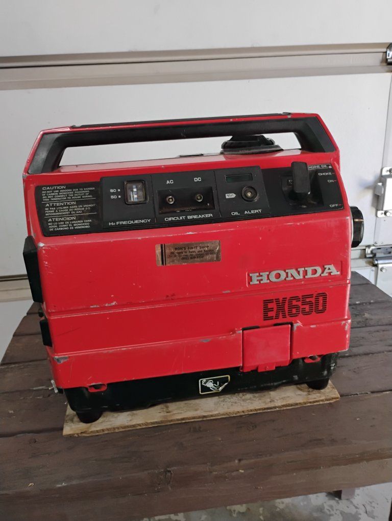 Honda EX650 Portable Generator - Red, 650W, AC/DC Output, Oil Alert