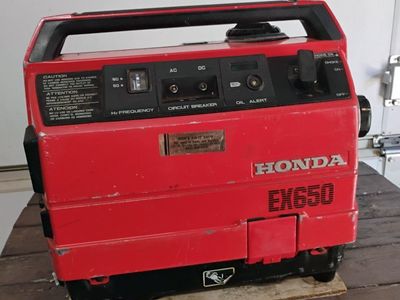 Honda EX650 Portable Generator - Red, 650W, AC/DC Output, Oil Alert