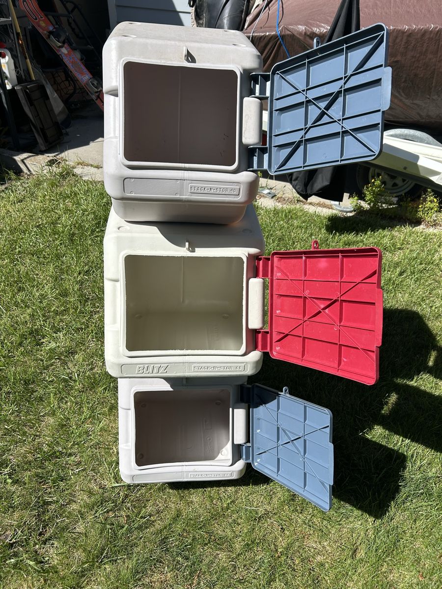 (3) Blitz Stack&Store pet food containers.