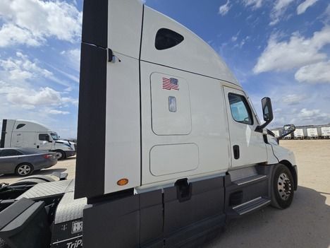 2021 Freightliner Cascadia 126 Sleeper