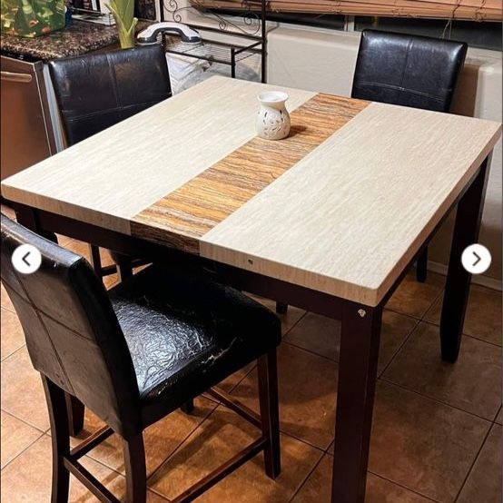 Stylish Tan & Brown Textured Dinner Table