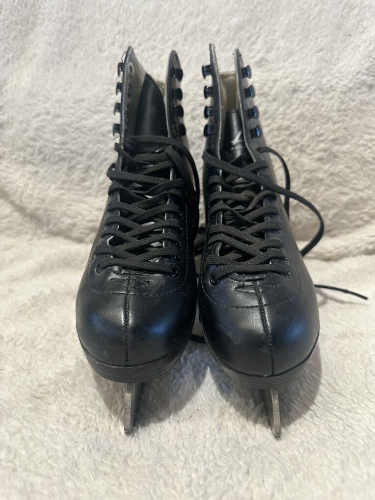 American Youth Size 3 Black Figure Skates