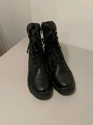 texas steer black leather steel toe work boots / combat boots (size 10)