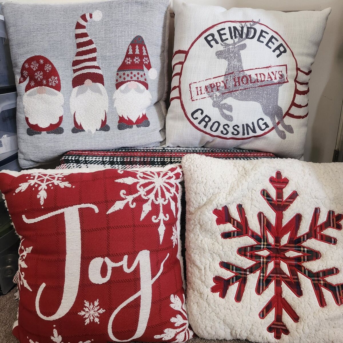 4 Christmas Throw Pillows - Bundle