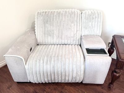 RC Willey Electric Power Recliner