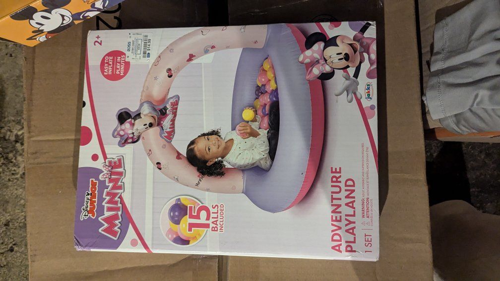 Disney Junior Minnie Mouse Adventure Playland Inflatable Ball Pit with 15 Balls