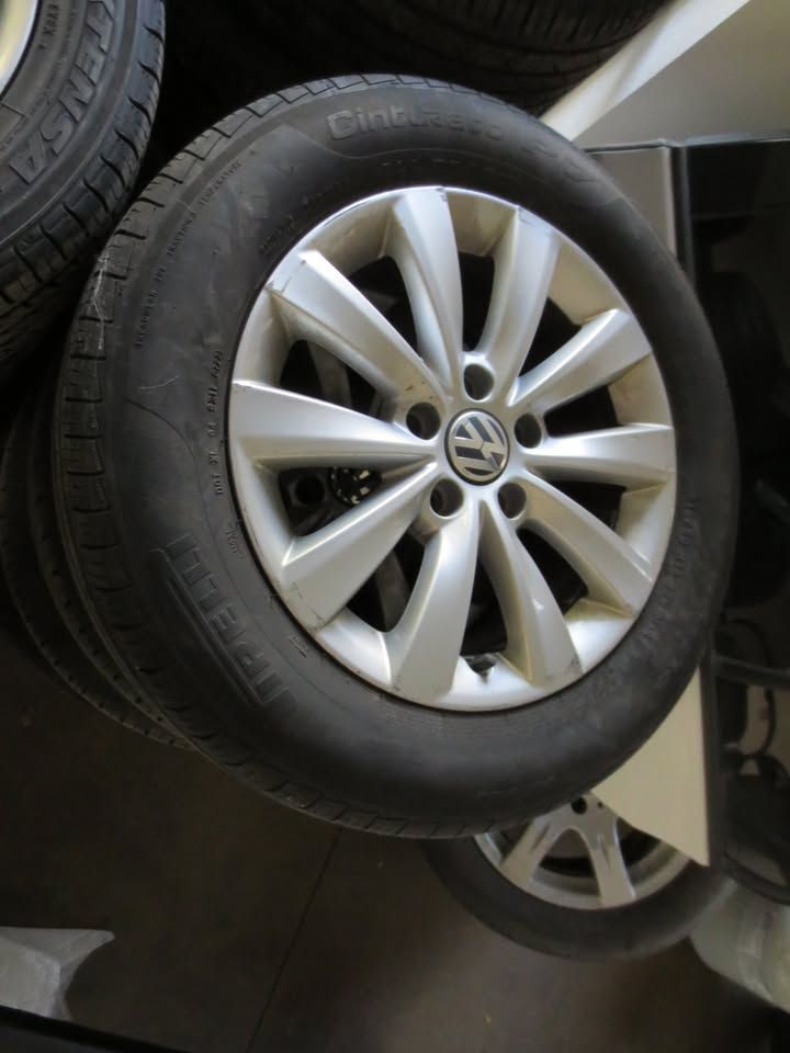 2012-2019 VW Volkswagen Beetle Bug Wheels Set 215/60R16 asking $650