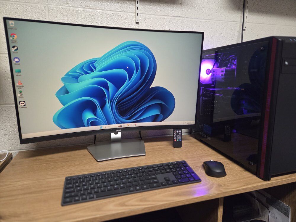 Gaming PC and 32 Inch Dell Monitor