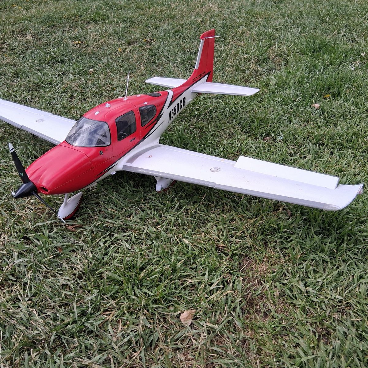 Cirrus SR22T, 1.5m E-flite Rc plane