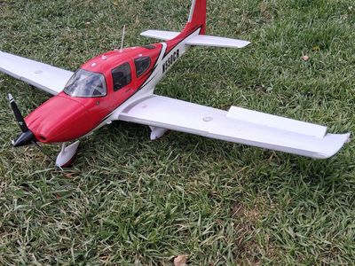 Cirrus SR22T, 1.5m E-flite Rc plane