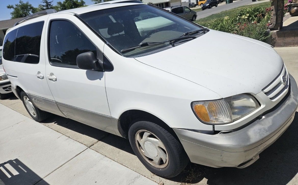 2002 Toyota Sienna 