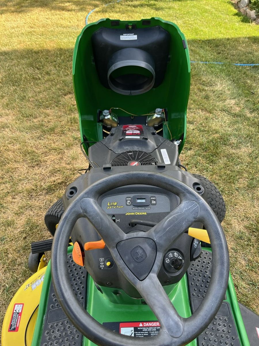 John Deere L118 Automatic