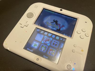 White & Red Nintendo 2DS
