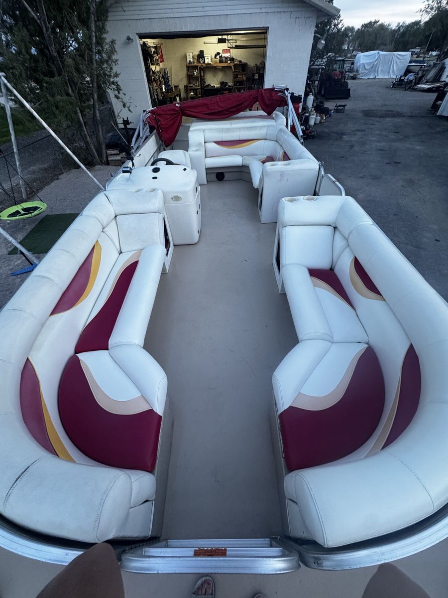 2007 Odyssey 22’ Pontoon Cruiser