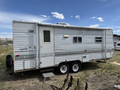 2004 Layton 22 Foot Sleeps 4 To 5 Comfortably