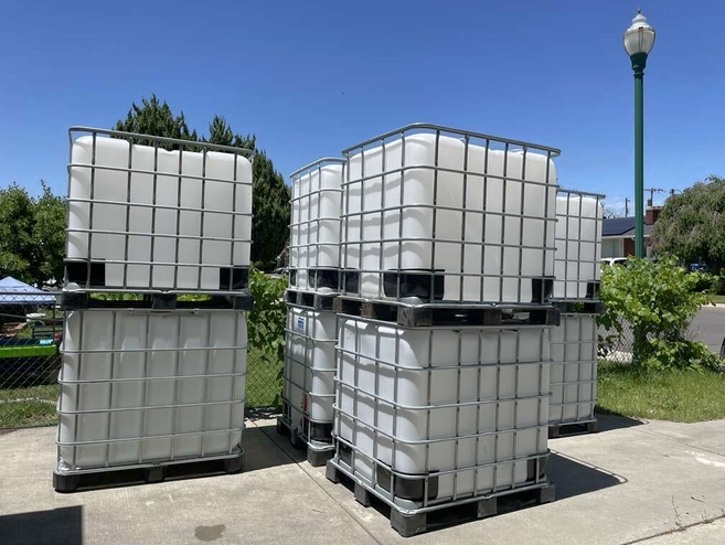 275 Gallon Water totes, IBC tanks, intermediate bulk containers