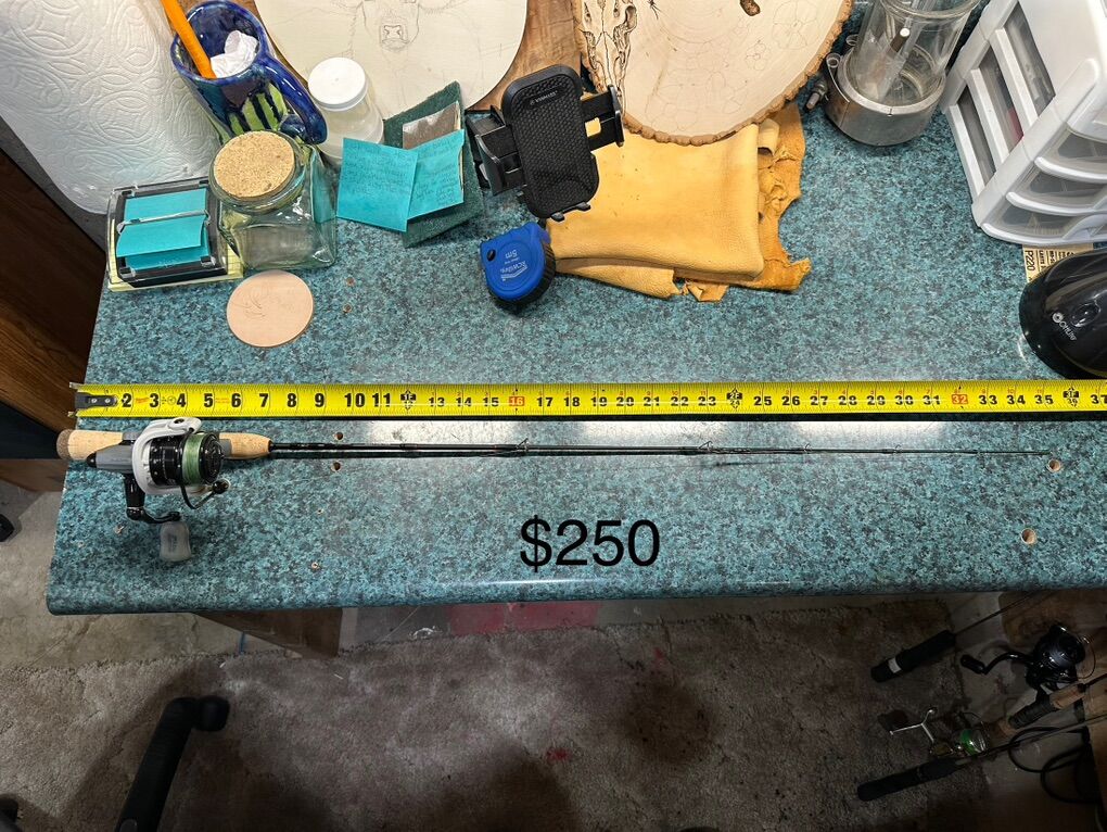 35 G-loomis 351F IMX-Pro Ice W/ Abu Garcia Reel