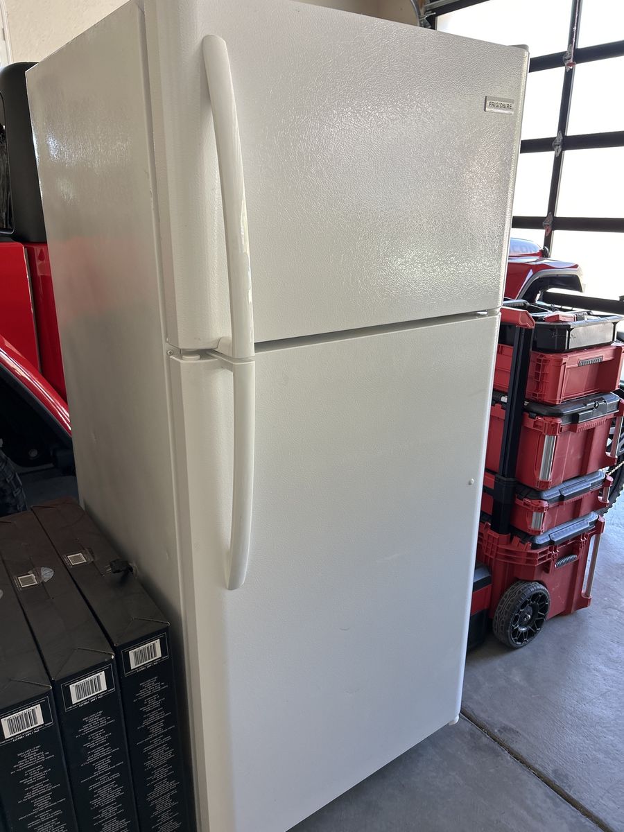 Frigidaire Top Freezer Refrigerator, White