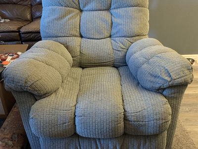 Free rocking recliner