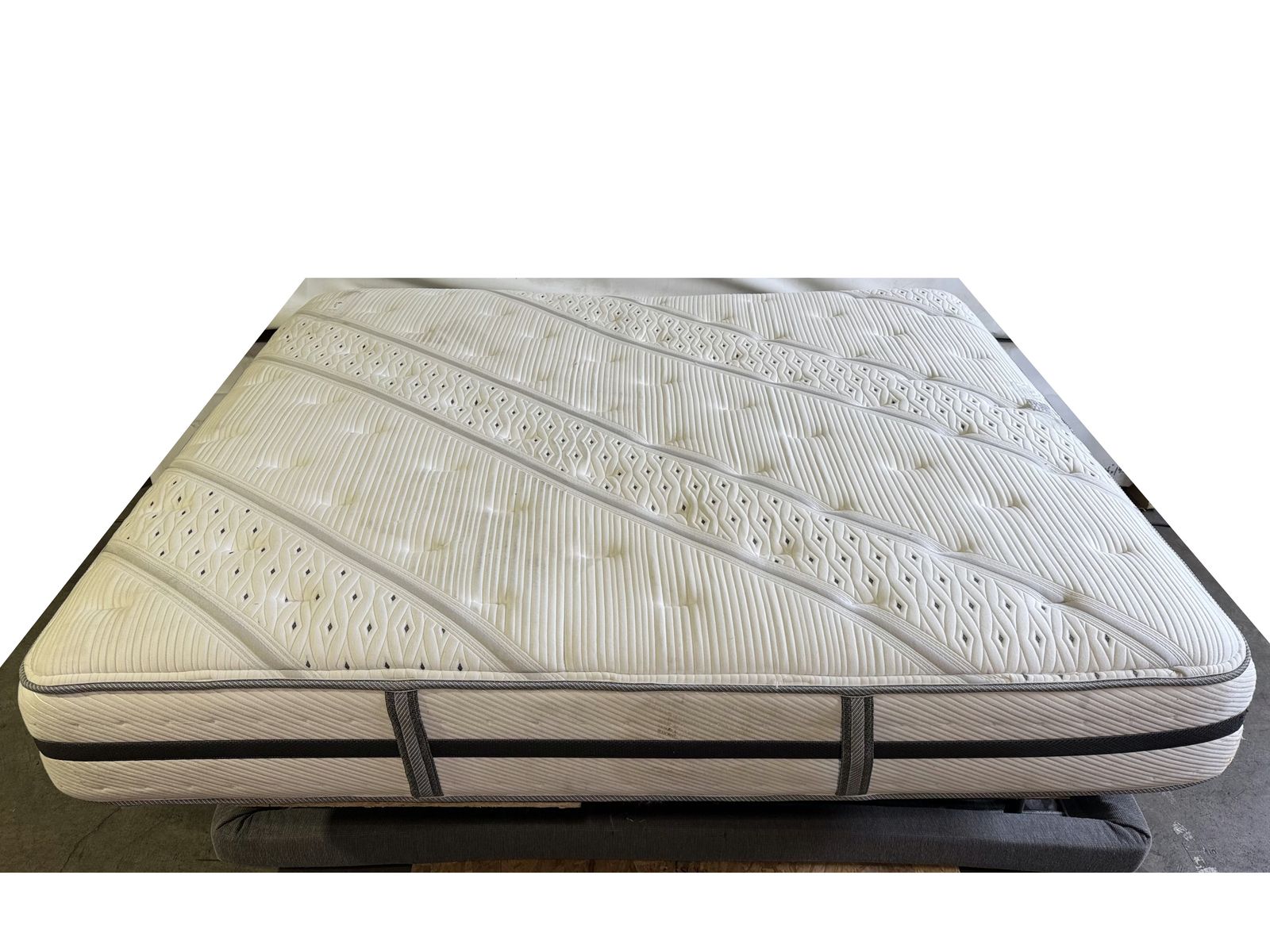 SAVE HUNDREDS! Power Adjustable Bed Set - Simmons Beautyrest Black & Renew Powerbase - California King - Good Used Condition