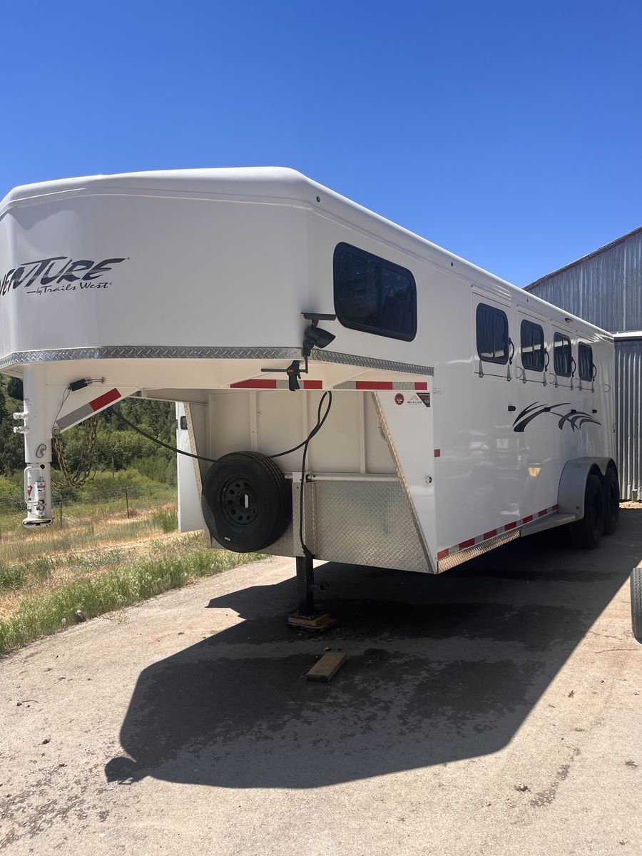 4horse Trailer FDR weekender w/ 38gal water tank