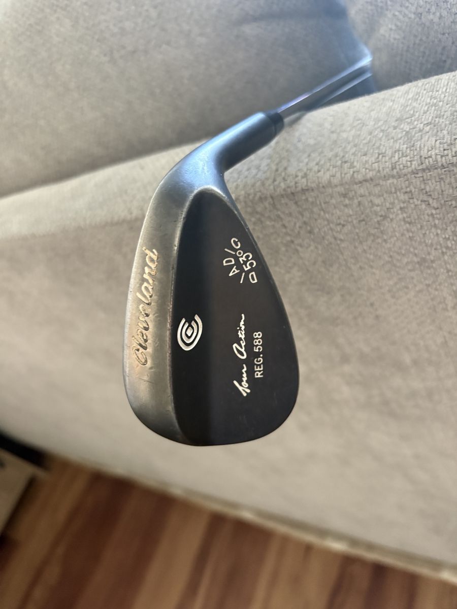 Cleveland Tour Action REG. 588 Golf Wedge - 53 Degree Lob Wedge - Right Handed