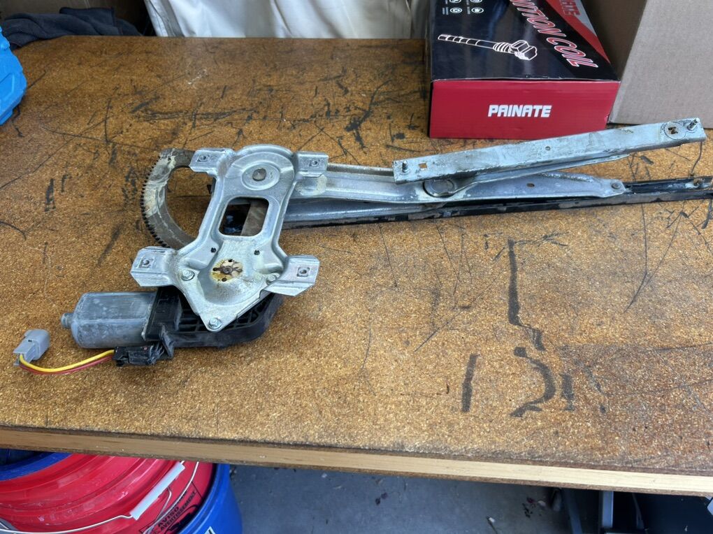 06 Ford F250 Window Regulator
