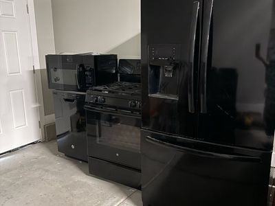 Black Ge Appliance Set