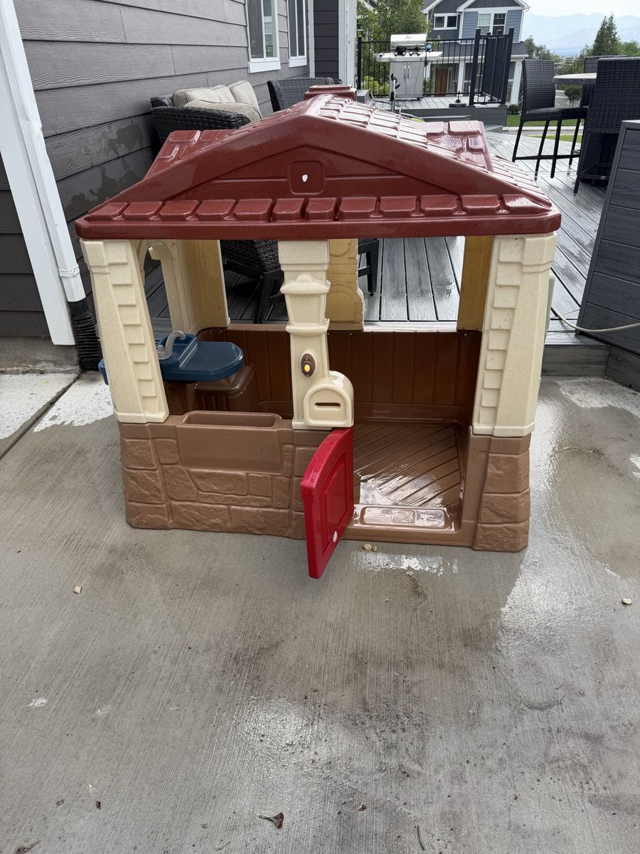 Fisher-Price Plastic Outdoor Playhouse - Durable Kids' Toy for Ages 2+