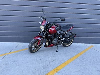 2026 Triumph Trident 800 Carnival red