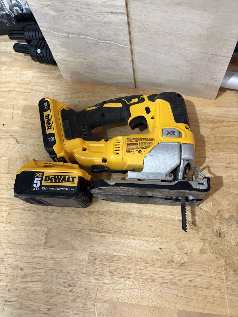 DeWalt 20V XR cordless Jigsaw kit w/ 5 aH battery, 2 aH battery, and charger