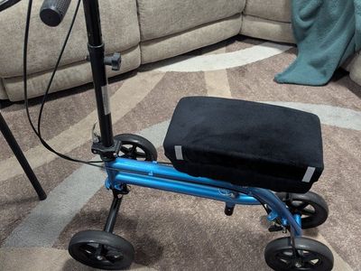 KneeRover Steerable Knee Scooter - Blue with Padded Seat Cover